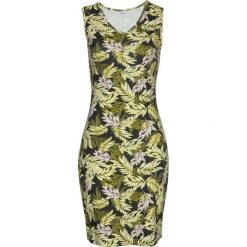 Sukienka shirtowa z nadrukiem bonprix ciemnooliwkowy z nadrukiem. Zielone sukienki damskie bonprix, z nadrukiem, bez kołnierzyka, bez rękawów. Za 59,99 zł.