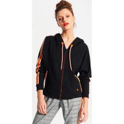 Bluzy rozpinane damskie: Bluza w kolorze czarnym