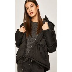 Answear - Kurtka. Czarne kurtki damskie ANSWEAR, s, bez wzorów, z poliesteru, krótkie, z kapturem. W wyprzedaży za 139,90 zł.