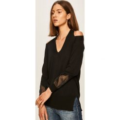 Marciano Guess - Sweter. Czarne swetry damskie MARCIANO GUESS, s, z aplikacjami, z jedwabiu, bez rękawów, bez kaptura. W wyprzedaży za 299,90 zł.