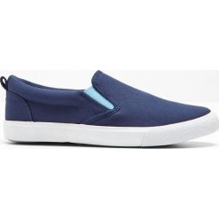 Buty wsuwane bonprix ciemnoniebiesko-turkusowy. Niebieskie buty sportowe damskie bonprix, bez wzorów, sportowe. Za 49,99 zł.