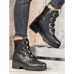 CZARNE WORKERY FASHION. Czarne workery damskie GOODIN, ze skóry ekologicznej, bez obcasa, bez zapięcia. Za 172,90 zł.