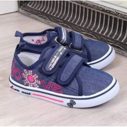 Trampki dziewczęce na rzep jeansowe Atletico - granatowy. Niebieskie trampki dziewczęce Atletico, bez wzorów, z jeansu, bez zapięcia. Za 29,99 zł.