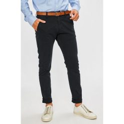 S. Oliver - Spodnie. Niebieskie rurki męskie marki S.Oliver, w paski, z elastanu. W wyprzedaży za 129,90 zł.