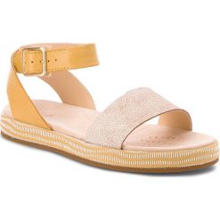 Sandały CLARKS - Botanic Ivy 261319584 Yellow Combination. Żółte klapki damskie Clarks, bez wzorów, ze skóry, bez obcasa. W wyprzedaży za 199,00 zł.