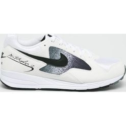 Nike Sportswear - Buty Air Skylon II. Białe buty sportowe męskie marki Nike Sportswear, z materiału, na sznurówki. W wyprzedaży za 349,90 zł.