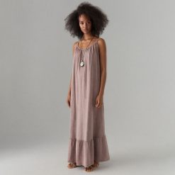 Bawełniana maxi sukienka - Różowy. Różowe sukienki damskie Mohito, xs, bez wzorów, z bawełny, bez kołnierzyka, bez rękawów, maxi. Za 129,99 zł.