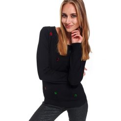 Damski sweter ze świątecznym motywem z cekinami. Czarne swetry damskie Top Secret, na zimę, bez wzorów, z dzianiny, wizytowe, z krótkim rękawem, krótkie, bez kaptura. W wyprzedaży za 89,99 zł.