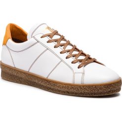 Sneakersy TOGOSHI - TG-12-02-000064 602. Białe sneakersy męskie marki Togoshi, na co dzień, bez wzorów, z zamszu, eleganckie, bez zapięcia. Za 519,00 zł.