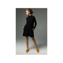 Sukienka Moss - Czarna. Czarne sukienki damskie marki Madnezz, s, bez wzorów, z elastanu, ze stójką, bez rękawów. Za 239,00 zł.