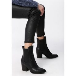 Czarne Kowbojki Corlette. Czarne botki damskie Born2be, ze szpiczastym noskiem, przed kolano, na wysokim obcasie, na obcasie, bez zapięcia. Za 149,99 zł.