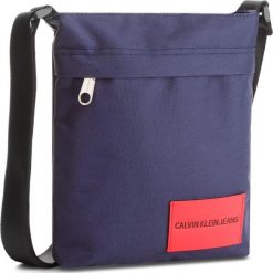 Saszetka Calvin Klein Jeans Sport Essential Flat K40K400417. Niebieskie torebki klasyczne damskie Calvin Klein Jeans, bez wzorów, z jeansu, sportowe, bez dodatków. W wyprzedaży za 149,00 zł.