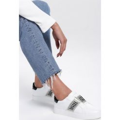 Białe Sneakersy Move Around. Białe buty sportowe damskie Renee, w paski, sportowe. Za 59,99 zł.
