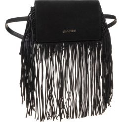 Saszetka nerka GINO ROSSI - CSN4990 Black. Czarne nerki damskie Gino Rossi, bez wzorów, ze skóry, bez dodatków. Za 329,99 zł.