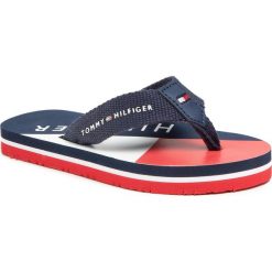Japonki TOMMY HILFIGER - Lettering Print Flip Flop T3B0-30750-0058 M Blue 800. Niebieskie sandały chłopięce TOMMY HILFIGER, ze skóry ekologicznej, bez zapięcia. W wyprzedaży za 109,00 zł.