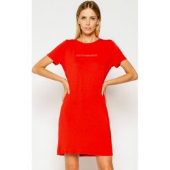 Sukienka plażowa Emporio Armani 262645 0P315 00074. Czerwone sukienki damskie Emporio Armani, na plażę, s, bez wzorów, z elastanu, bez kołnierzyka, bez rękawów. Za 359,00 zł.