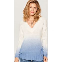 Sweter z efektem ombre - Niebieski. Niebieskie swetry damskie Mohito, s, bez wzorów, bez rękawów, bez kaptura. W wyprzedaży za 59,99 zł.