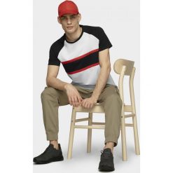 T-shirt męski TSM623 - ciemny granat - Outhorn. Koszulki męskie Outhorn, m, bez wzorów, bez kołnierzyka. W wyprzedaży za 19,99 zł.