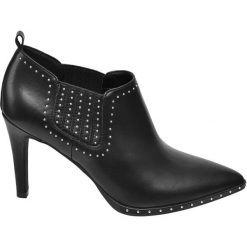 Botki damskie Catwalk czarne. Czarne botki damskie Catwalk, z materiału, bez obcasa, na obcasie, bez zapięcia. Za 139,90 zł.