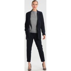Swetry klasyczne damskie: Betty & Co Sweter light grey melange