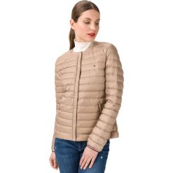 Tommy Hilfiger Bella Kurtka Beżowy. Brązowe kurtki damskie TOMMY HILFIGER, xs, bez wzorów, z materiału. Za 945,95 zł.