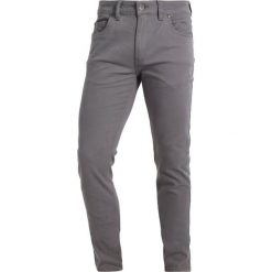 Chinosy męskie: Farah DRAKE Spodnie materiałowe mid grey