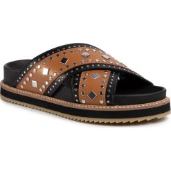 Klapki TWINSET - Ciabattina 201TCT01C Bic.Nero/Cuoio 02490. Pomarańczowe klapki damskie Twinset, z aplikacjami, ze skóry, bez obcasa. Za 1219,00 zł.