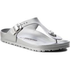Japonki BIRKENSTOCK - Gizeh 1003496 Silver. Szare klapki damskie Birkenstock, bez wzorów, z tworzywa sztucznego, bez obcasa. Za 119,00 zł.