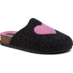 Kapcie PANTO FINO - GG267026 Czarny/Róż. Czarne klapki damskie Panto Fino, z aplikacjami, z tworzywa sztucznego, bez obcasa. Za 119,00 zł.