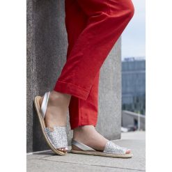 Srebrne Espadryle Theory Of Mind. Szare espadryle damskie Born2be, bez wzorów, z materiału, bez obcasa, na płaskiej podeszwie. Za 49,99 zł.