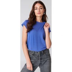 NA-KD Basic T-shirt z surowym wykończeniem - Blue. Niebieskie t-shirty damskie NA-KD Basic, z bawełny, z okrągłym kołnierzem. W wyprzedaży za 37,07 zł.
