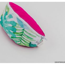 Wodoodporna nerka monstera pink. Różowe nerki damskie Pakamera, bez wzorów, z tkaniny, bez dodatków. Za 99,00 zł.