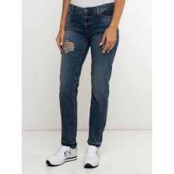 Jeansy Regular Fit Armani Exchange 6GYJ44 Y2MLZ 1500. Niebieskie jeansy damskie Armani Exchange, bez wzorów, z elastanu. W wyprzedaży za 279,00 zł.