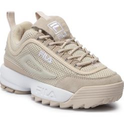 Sneakersy FILA - Disruptor Mm Low Wmn 1010607.00Y Antique White. Brązowe półbuty damskie Fila, na co dzień, bez wzorów, z zamszu, bez obcasa, na płaskiej podeszwie, bez zapięcia. Za 519,00 zł.