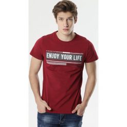 Bordowa Koszulka Kaphelirea. Czerwone koszulki męskie Born2be, xl, z nadrukiem, klasyczne, z okrągłym kołnierzem, z krótkim rękawem, krótkie. Za 49,99 zł.
