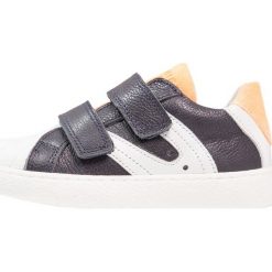 Jochie & Freaks Tenisówki i Trampki dark blue. Niebieskie tenisówki męskie marki Jochie & Freaks, ze skóry. W wyprzedaży za 341,10 zł.