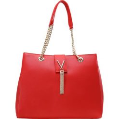 Valentino by Mario Valentino DIVINA Torebka rosso. Czerwone torebki klasyczne damskie marki Valentino by Mario Valentino. W wyprzedaży za 407,20 zł.