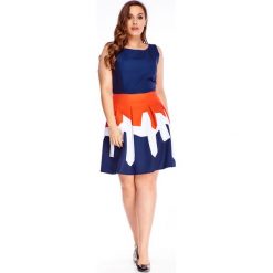 Sukienka z rozkloszowanym dołem granatowy. Niebieskie sukienki damskie N/A, plus size, bez wzorów, z elastanu, bez kołnierzyka, plus size, bez rękawów, rozkloszowane. Za 218,82 zł.