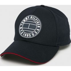 Tommy Hilfiger - Czapka. Białe czapki męskie TOMMY HILFIGER, bez wzorów, z bawełny. W wyprzedaży za 129,90 zł.