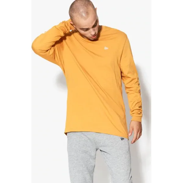New Era Koszulka Ls Ne Established Ls Tee Ne Bsq None , żółty, rozmiar M. Żółte koszulki męskie New Era, m, bez wzorów, z materiału, bez kołnierzyka, bez rękawów. W wyprzedaży za 99,99 zł.