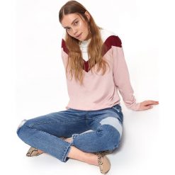 BLUZA NIEROZPINANA DAMSKA KOLOROWA. Różowe bluzy damskie marki Top Secret, na lato, w paski, z bawełny. Za 69,99 zł.