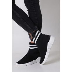 Czarne skarpetowe buty sportowe Bal Casu BM-879. Czarne buty sportowe damskie marki Casu, bez wzorów, sportowe. Za 79,99 zł.