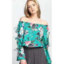 Zielona Bluzka Believe In Me. Zielone bluzki damskie Born2be, s, w kwiaty. Za 89,99 zł.