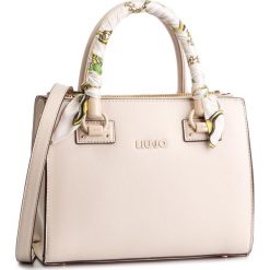 Torebka LIU JO - S Satchel Zip A19101 E0040 Soia 21404. Brązowe torebki klasyczne damskie Liu Jo, bez wzorów, ze skóry ekologicznej, klasyczne, duże, bez dodatków. W wyprzedaży za 379,00 zł.