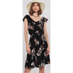 Czarna Sukienka Tardily. Czarne sukienki damskie other, s, bez wzorów, bez kołnierzyka, bez rękawów, midi. Za 49,99 zł.