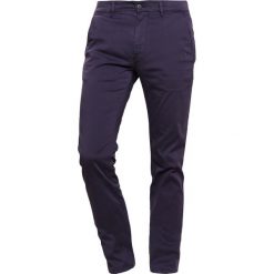 Chinosy męskie: BOSS Orange SLIM Spodnie materiałowe dark blue