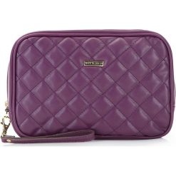 Kosmetyczka 87-3-550-V. Fioletowe kosmetyczki damskie Wittchen, w paski, eleganckie. Za 89,00 zł.