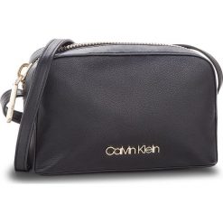 Torebka CALVIN KLEIN - Drive Camera Bag K60K604459 001. Czarne listonoszki damskie marki Calvin Klein, ze skóry ekologicznej. W wyprzedaży za 299,00 zł.