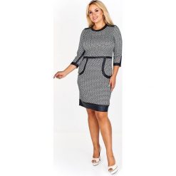 Elegancka sukienka z lamówkami czarny. Czarne sukienki damskie N/A, plus size, bez wzorów, z elastanu, eleganckie, bez kołnierzyka, plus size, bez rękawów. Za 150,99 zł.