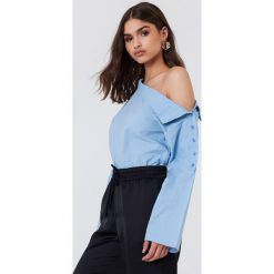 NA-KD Koszula na jedno ramie - Blue. Niebieskie koszule damskie NA-KD. Za 52,95 zł.